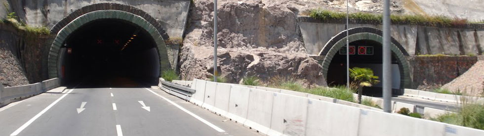 Imagen de túneles en autopista